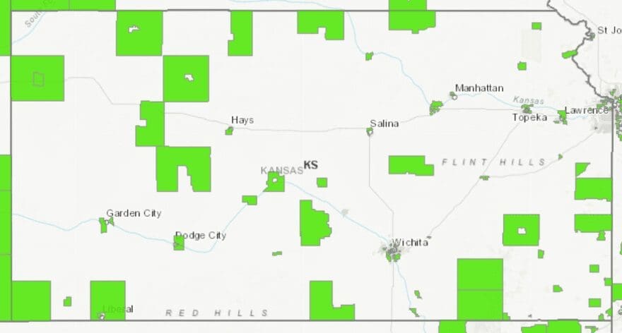 A USDA map shows areas of Kansas with low incomes and long distances to walk or drive to buy fresh food. The vast majority of the census tracts are urban. A smaller number are rural.