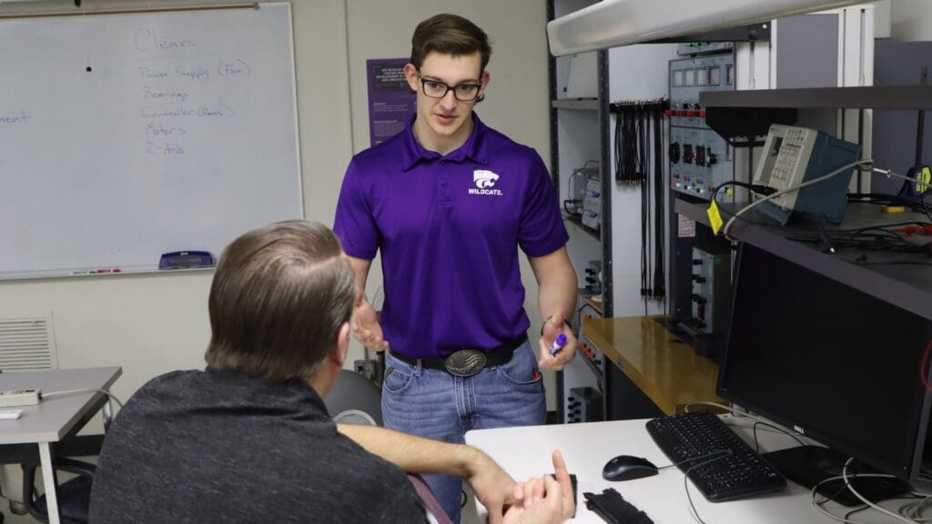 Stoskopf instructs a learner about 3D printing technology.